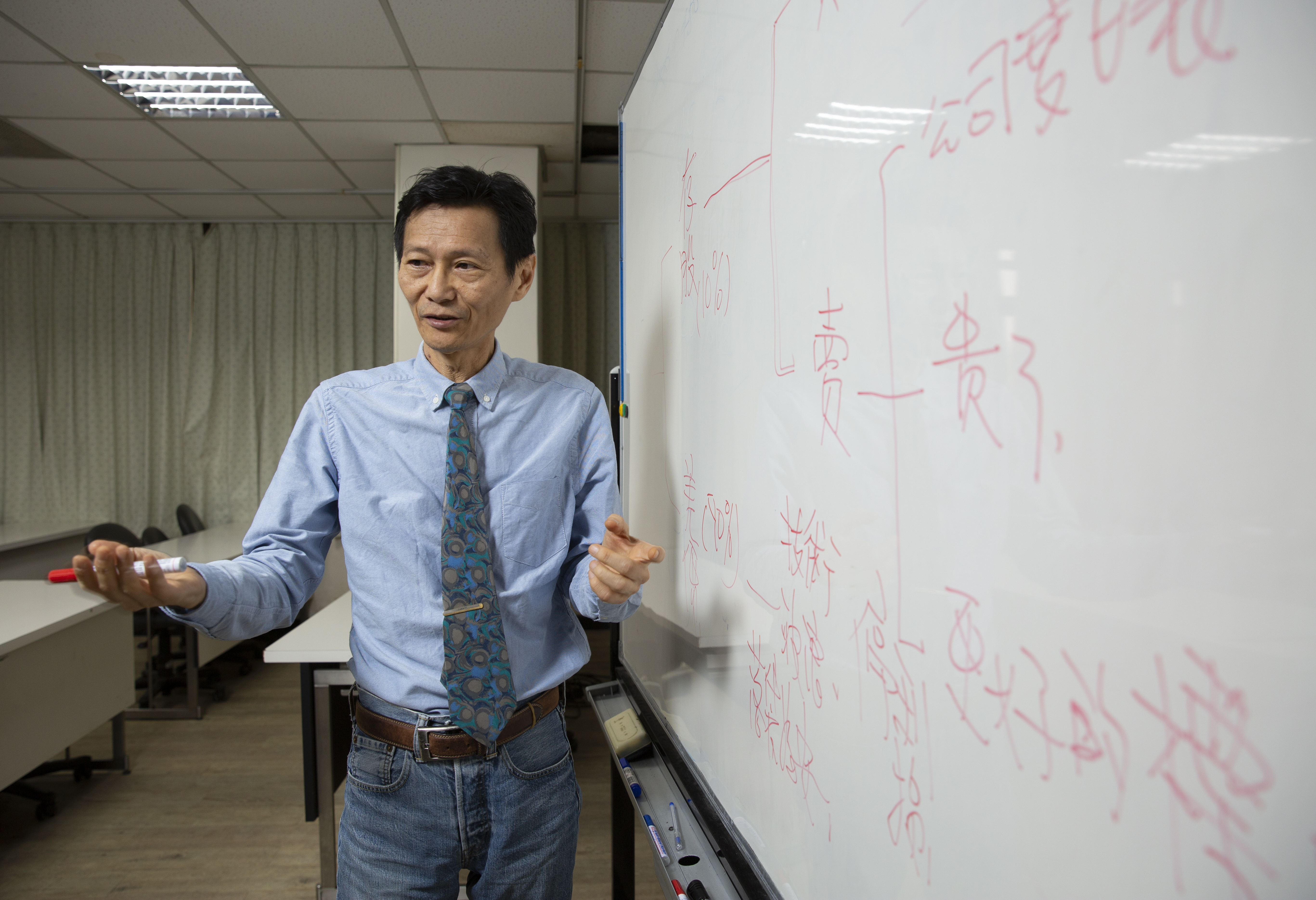 退休教授謝士英今年新增3檔存股名單，其中食品股還可對抗通膨。