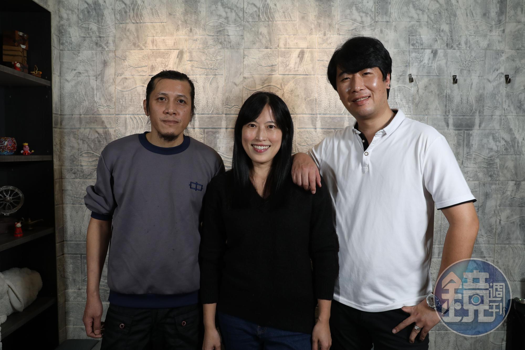 參與調酒研發的原民調酒師巴布武運(左起)與「原味台客柑仔店」的創 辦人周怡妏、孫守謙。