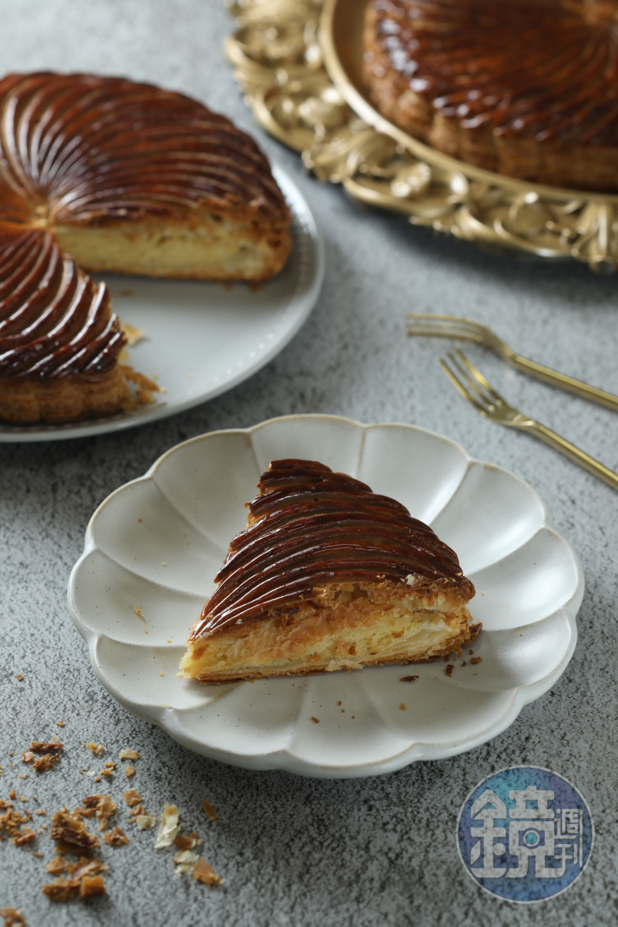 法國人在主顯節時會食用的國王派(galette des Rois),由細緻的千層酥與杏仁內餡製作而成。(650元/6吋)