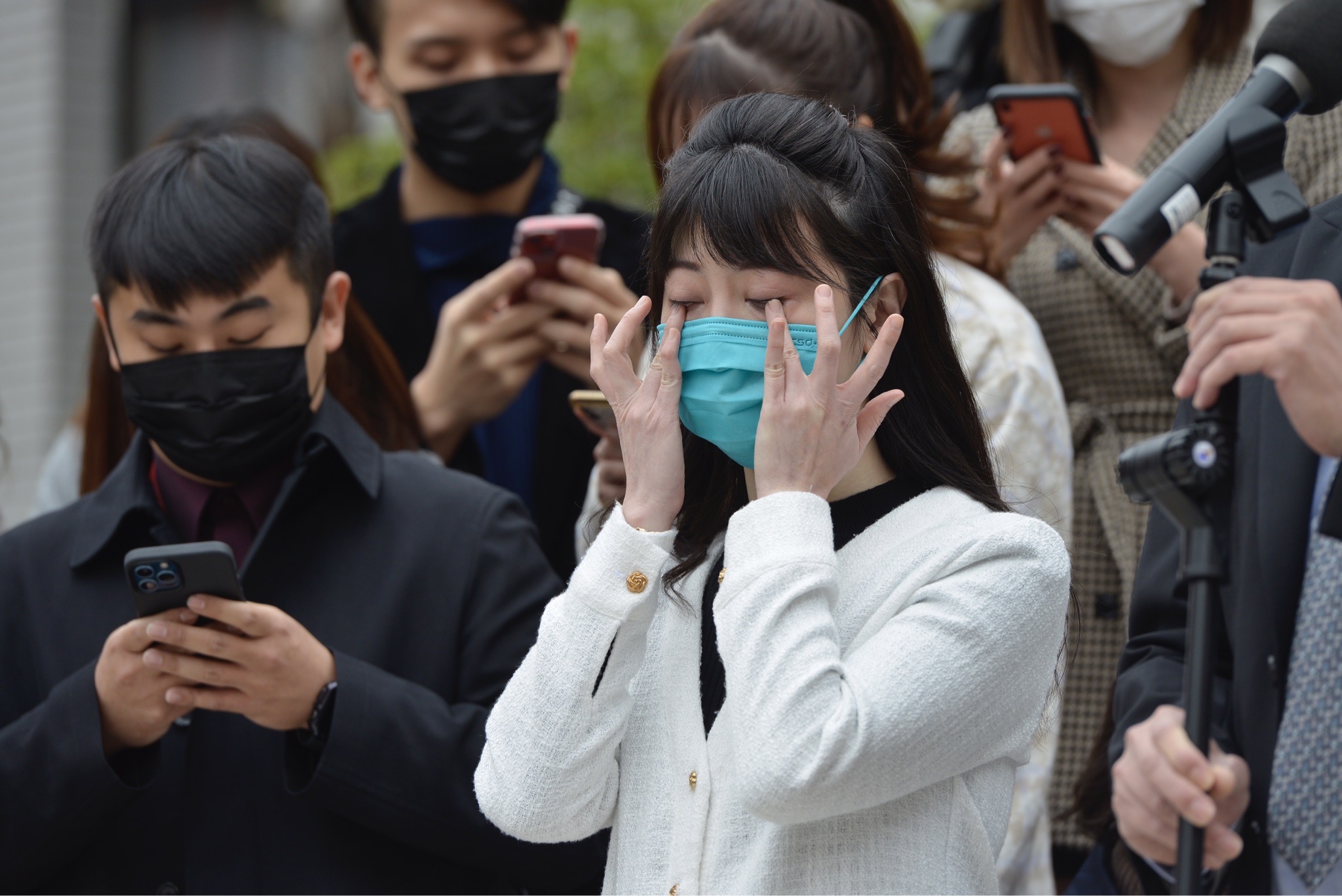 高嘉瑜遭恐怖情人林秉樞家暴、威脅，1日出面還原事件始末，想起人生最黑暗的經歷，不禁潸然淚下數度講不出話來。