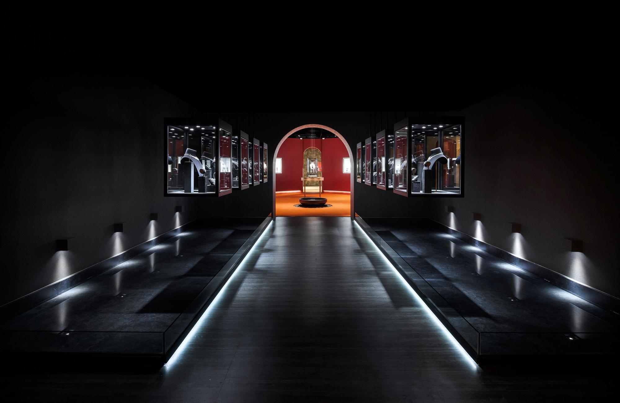 2021卡地亞頂級珠寶展「漣漪效應」第一展區展覽空間。(Cartier提供)