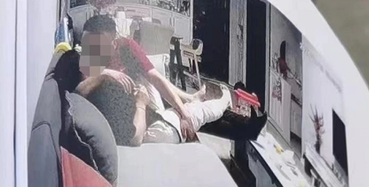 中國湖北武漢洲區建設局消防驗收科的一名朱姓科長爆出不倫。（翻攝自微博）