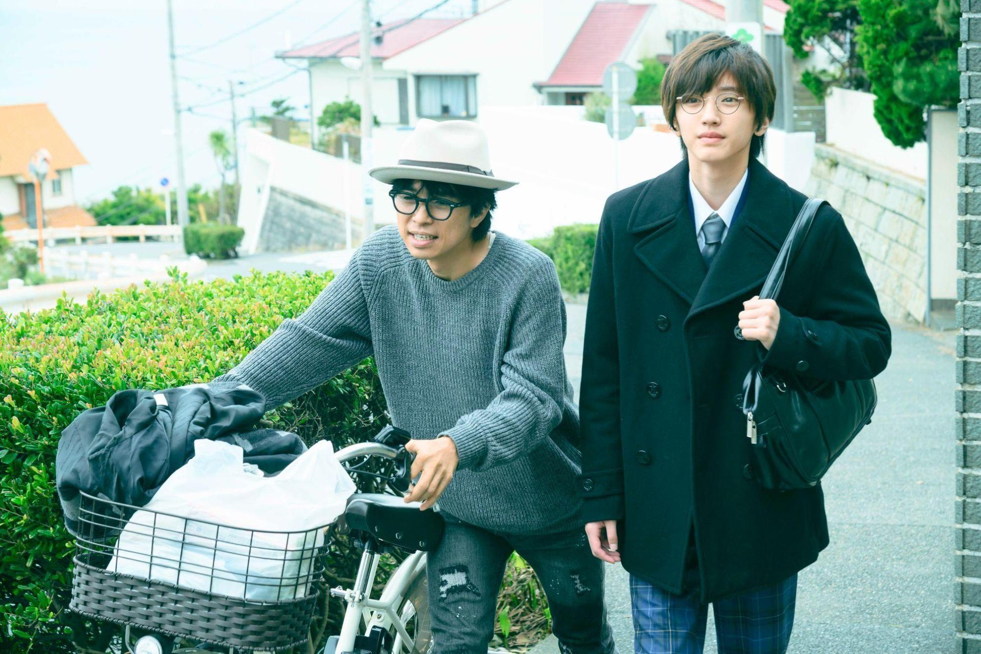 井之原快彥(左)與道枝駿佑在電影《461個便當》中首次合作演父子,戲外也培養好感情。(蜜蜂工房提供)