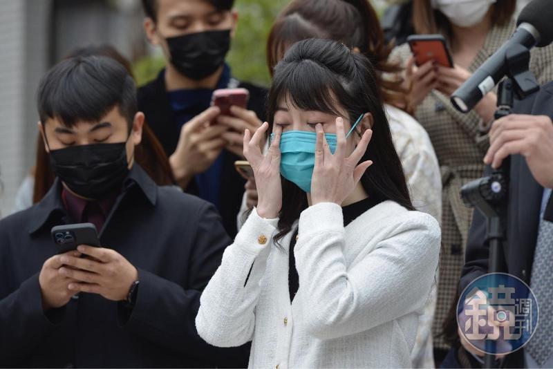高嘉瑜決定勇敢面對召開記者會，過程中她數度哽咽。
