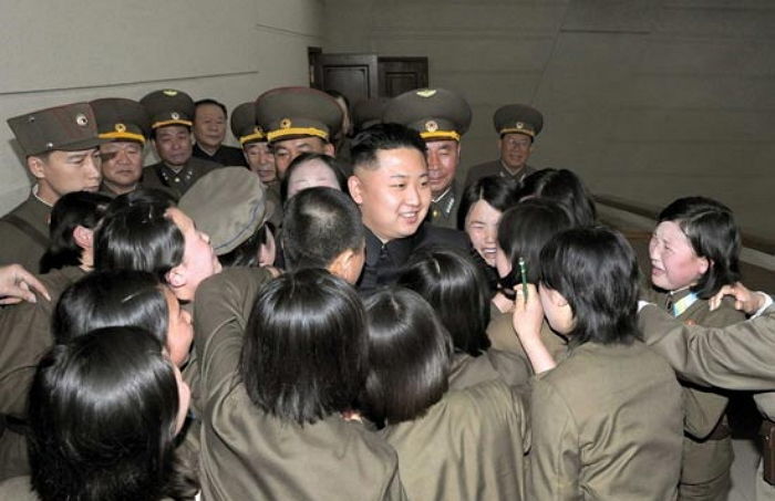 令金正恩震怒的女大學生集體被迫賣淫醜聞，遭爆是由教授居中牽線拉學生下海，女大生下海月酬勞僅1.3萬元。（示意圖，翻攝朝鮮中央通訊社）