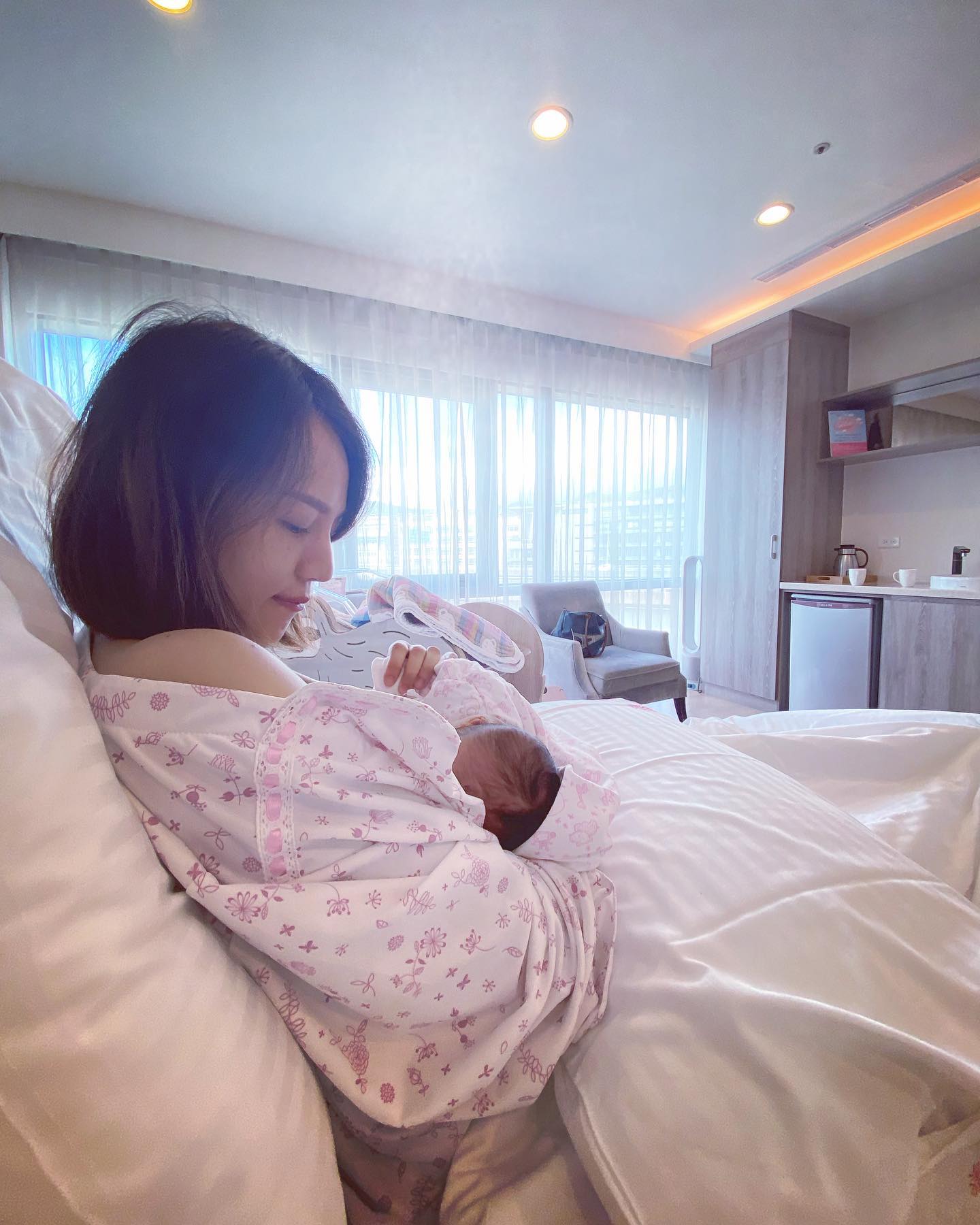 李國毅的妻子橘子今年10月26日生下兩人的愛女。（翻攝自李國毅臉書）