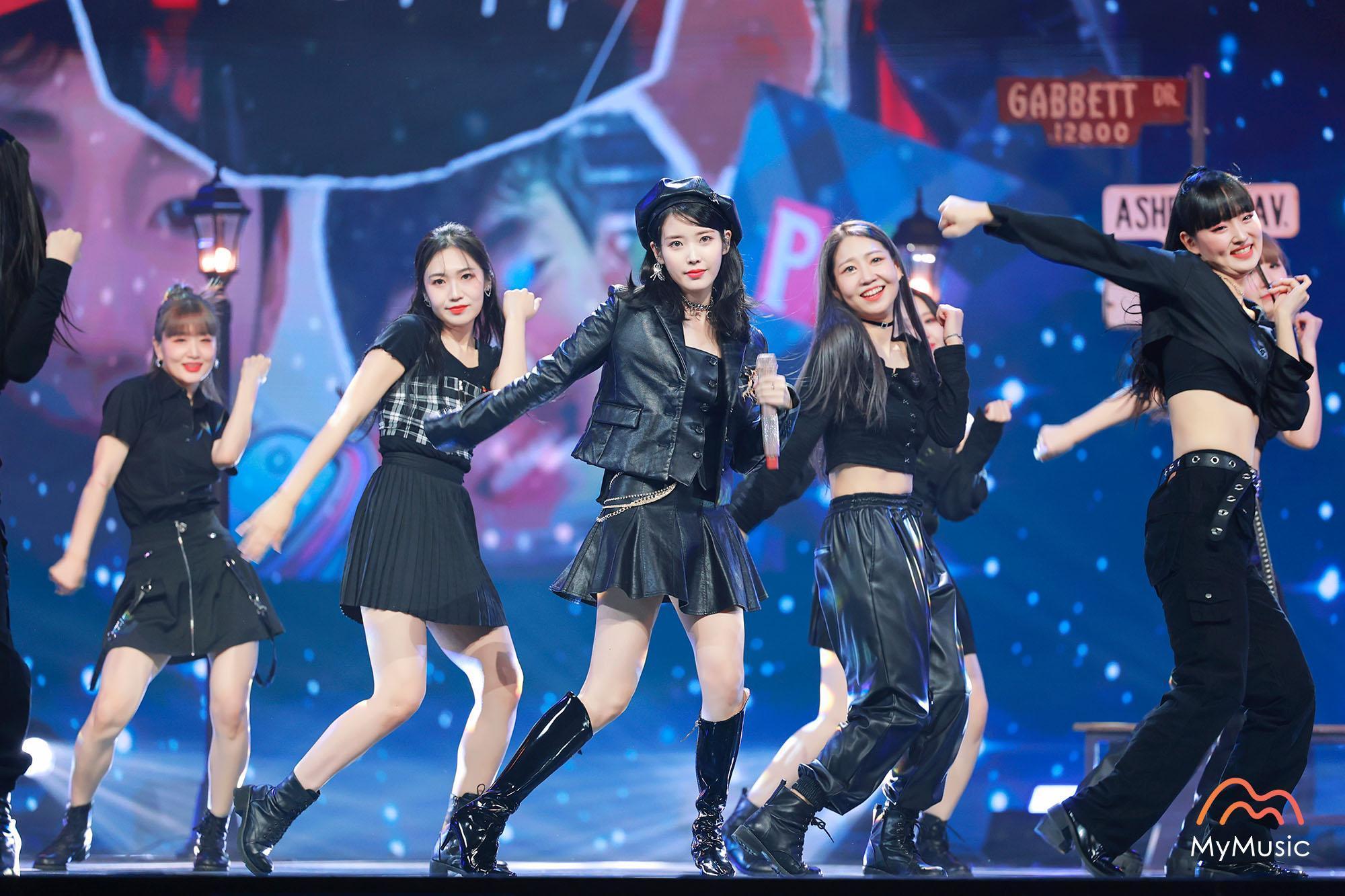 獲得MMA五冠王的IU帶來3首歌曲表演，每一首都換一套衣服，非常有誠意。（MyMusic提供）