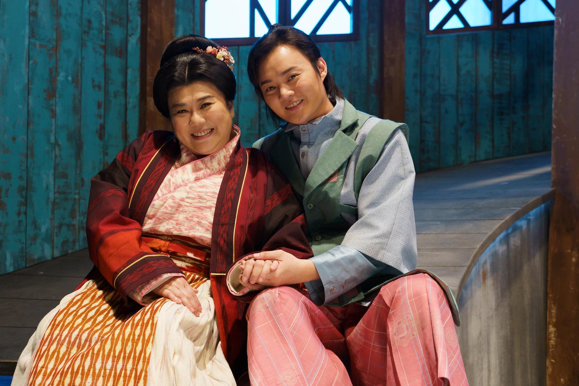 林美秀(左)、許富凱在《孟婆客棧》飾演母子,神韻簡直神複製。(公視台語台提供)