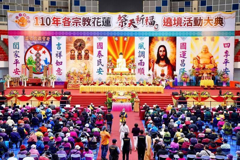花蓮縣府每年都舉辦五教合一祭天祈福遶境活動，明年又再增加路祭預算1,800萬，引來議員痛批。（花蓮縣政府提供）