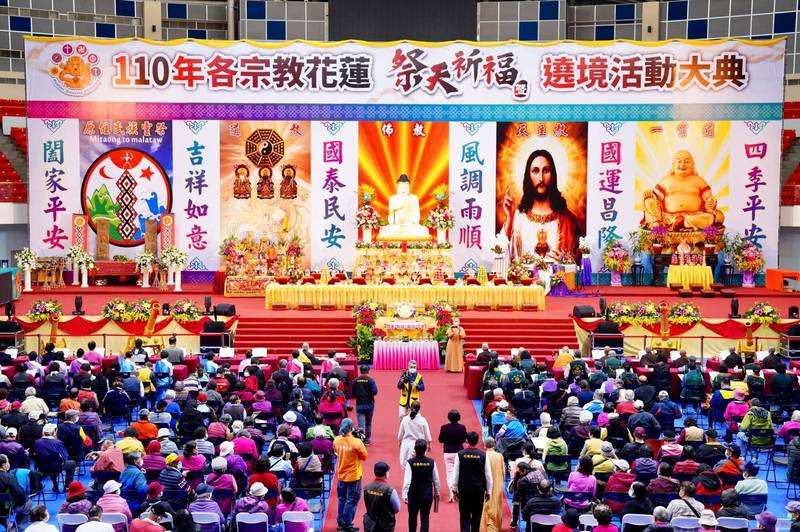 花蓮縣府每年都舉辦五教合一祭天祈福遶境活動，明年又再增加路祭預算1,800萬，引來議員痛批。（花蓮縣政府提供）