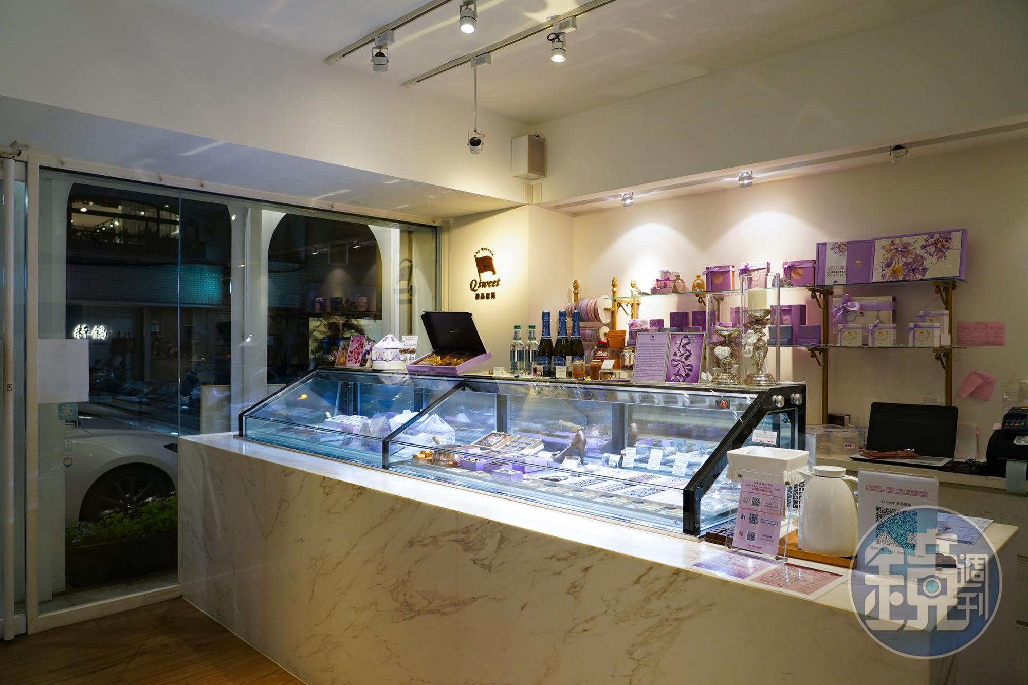主打高端手工巧克力的「Q Sweet」店內風格同樣走精緻路線。
