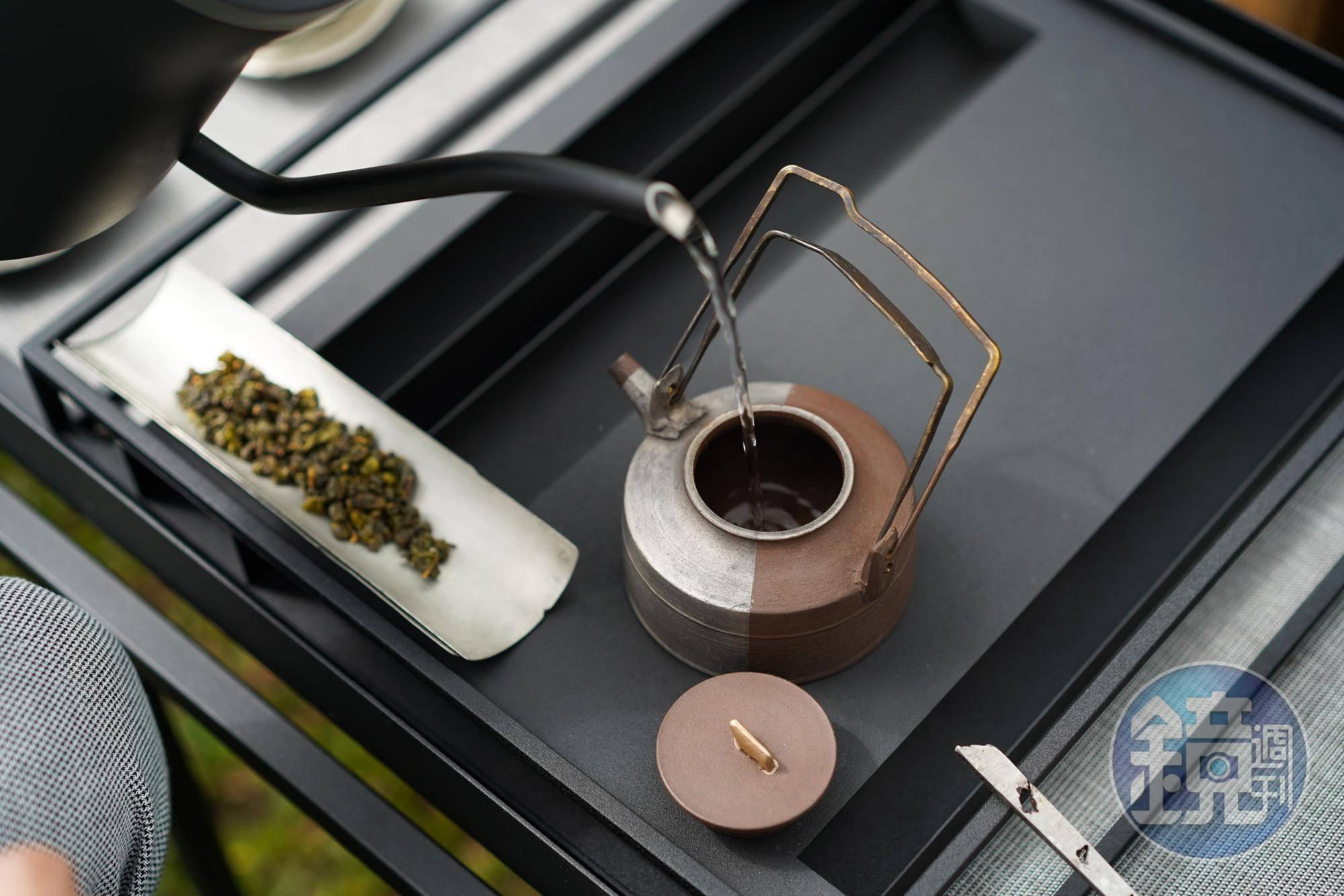 水質是茶藝一大關鍵，洪崇倫提到赴歐參賽時也必須將其水質的硬度考慮進去。