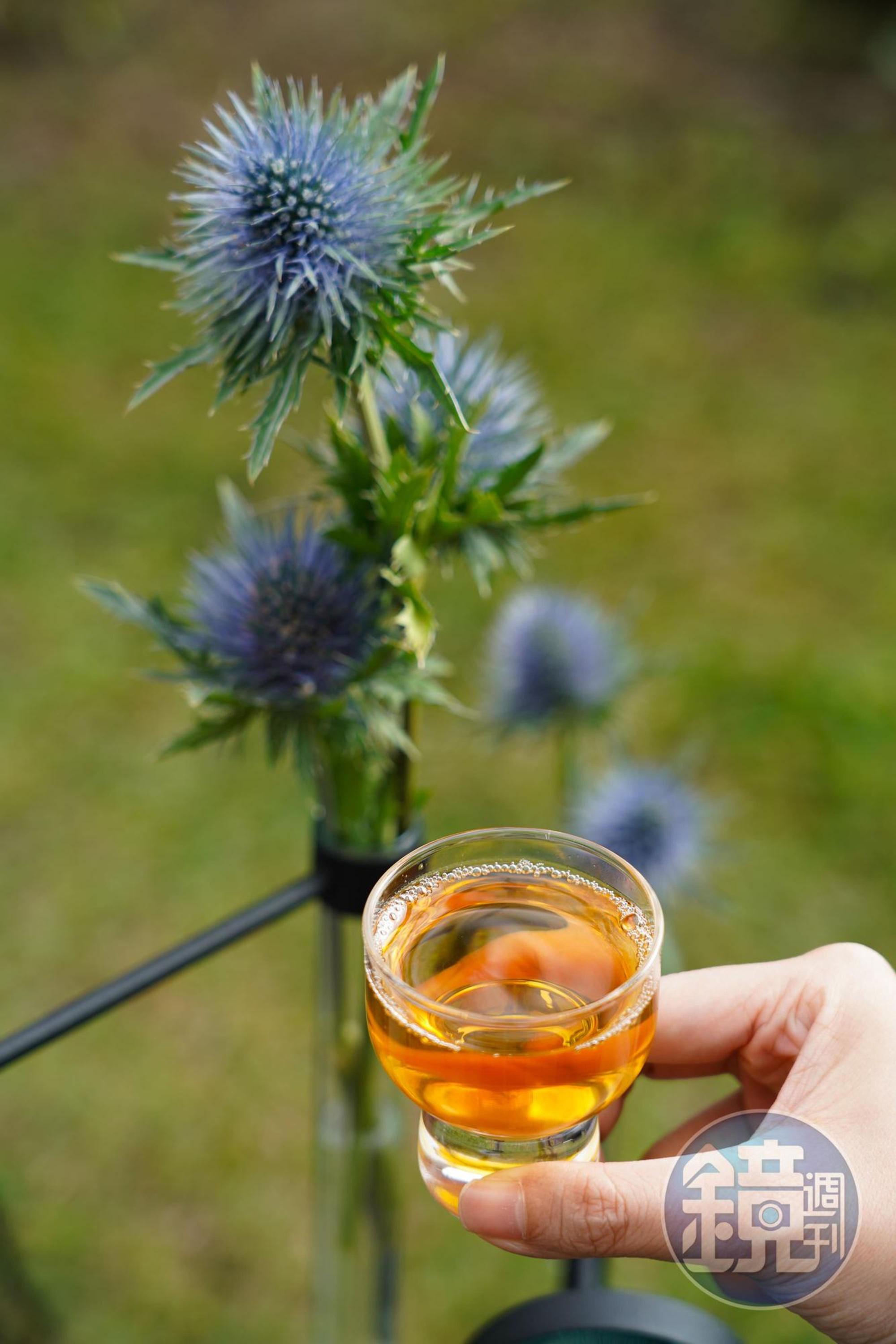 以蘋果融合茶香的特調，打破茶席嚴肅、傳統的路線，增添趣味性。