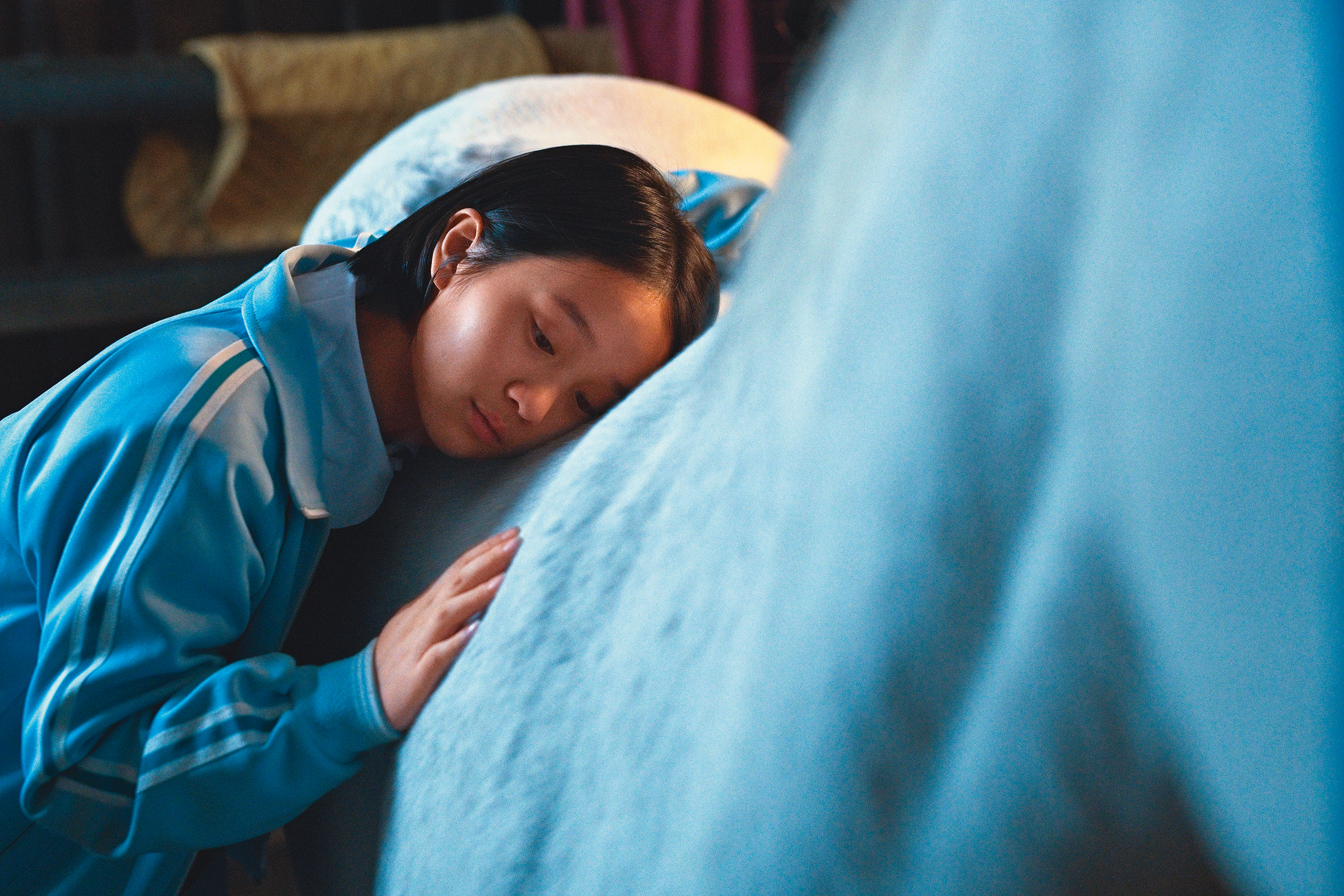 從美國返台經歷種種文化隔閡、身分認同挫折的女孩，與母親從對立到和解，方郁婷的演出帶來極大驚豔。（傳影互動提供）