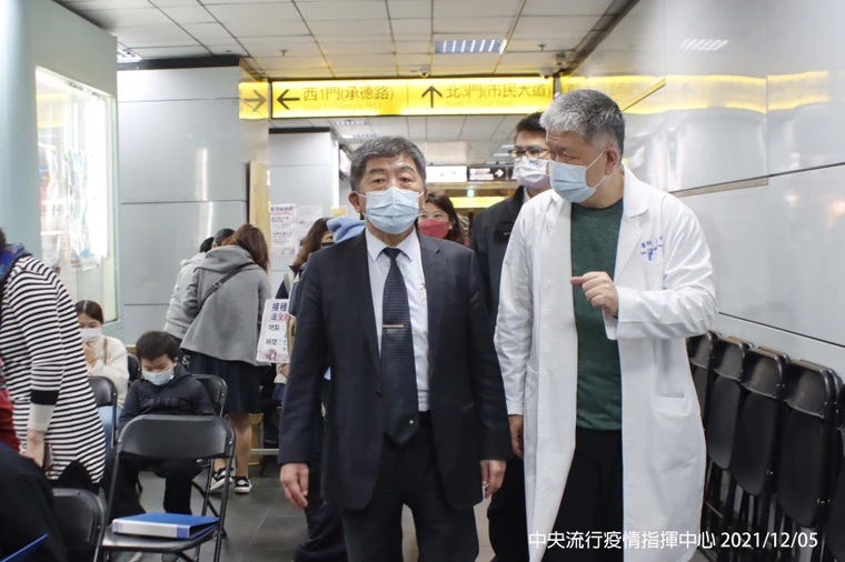 北車設置疫苗接種站,陳時中昨日前往視察。(指揮中心提供)