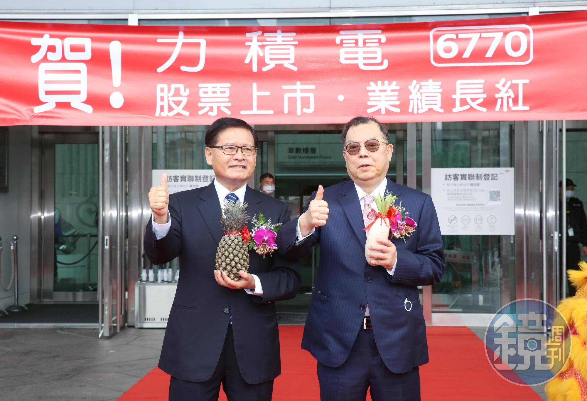 黃崇仁（右）表示，力積電明年獲利一定會大成長。