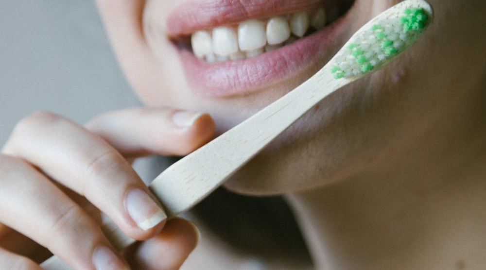 一位女子不慎吞進整支牙刷，緊急求醫。（示意圖，Pexels）