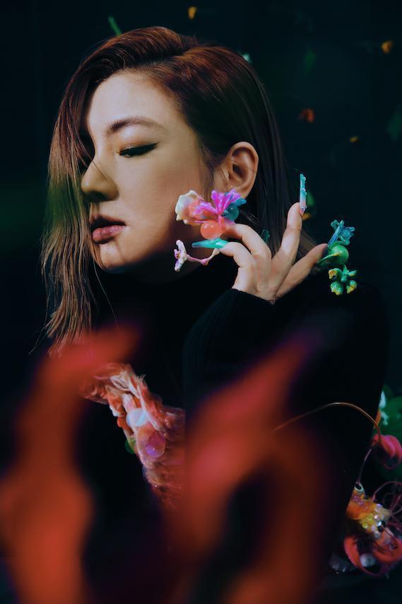 Selina回歸歌手身份之餘，也貢獻兩首詞曲創作，表達真實心聲。（任真美好提供）
