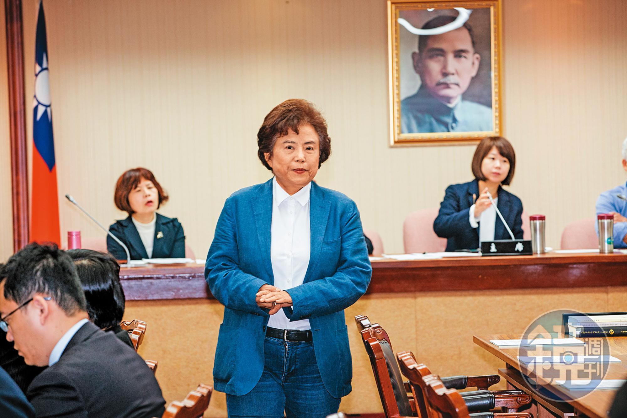 中常委沈智慧砲轟，某些縣市長只顧個人英雄主義，「飯照吃」卻完全沒有警覺心。