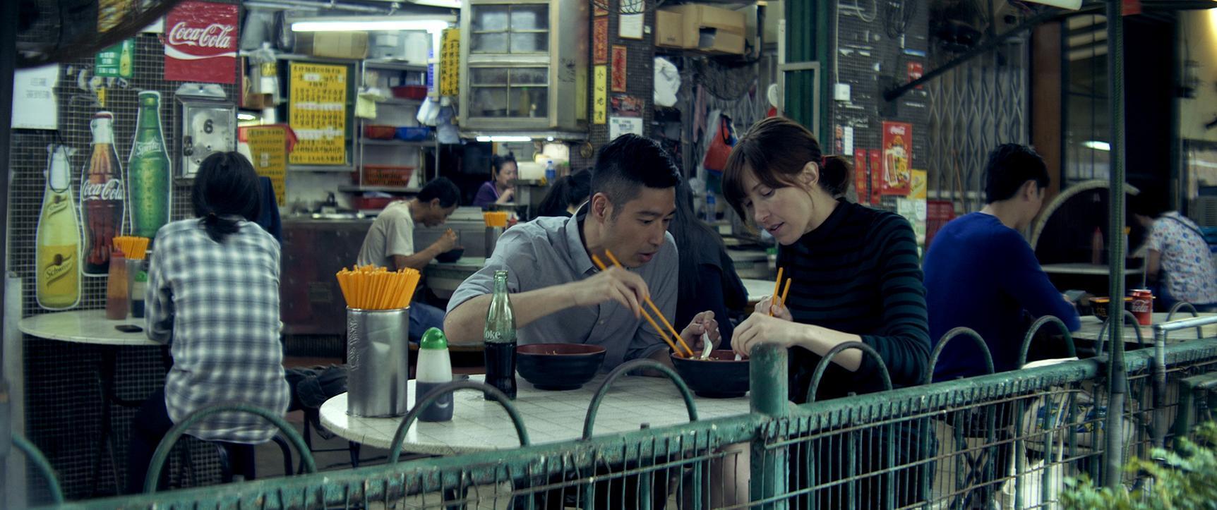 《夜香．鴛鴦．深水埗》帶人回味最道地的香港美食。（佳映娛樂）