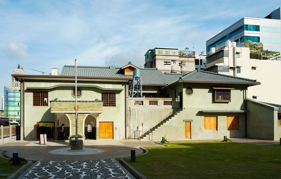 淡綠色系的「逍遙園」為大谷光瑞別邸，建築空間設計充滿奇趣。