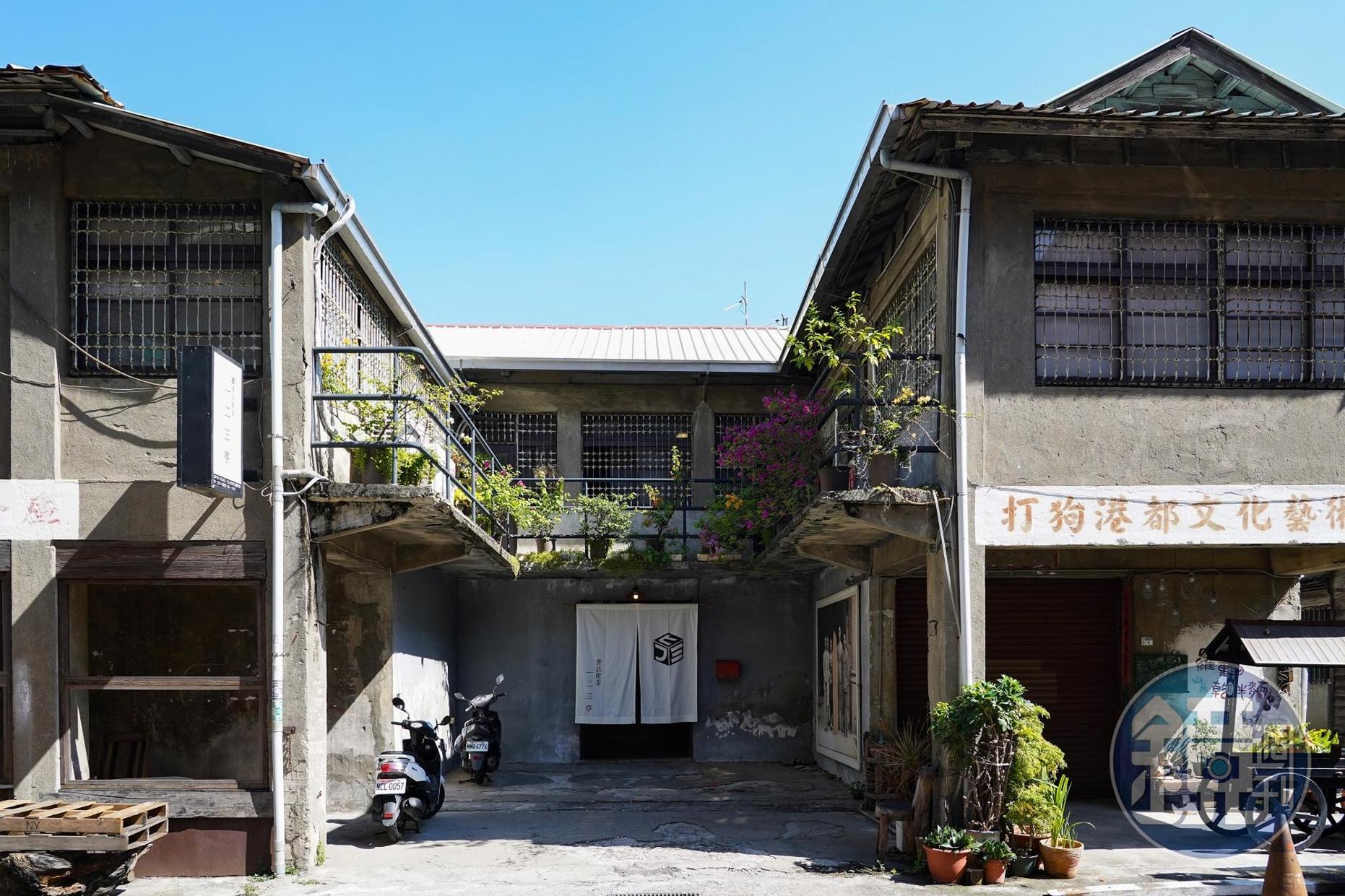 建築為「ㄇ」字型的一二三亭，百年前曾是日本人經營的料亭。