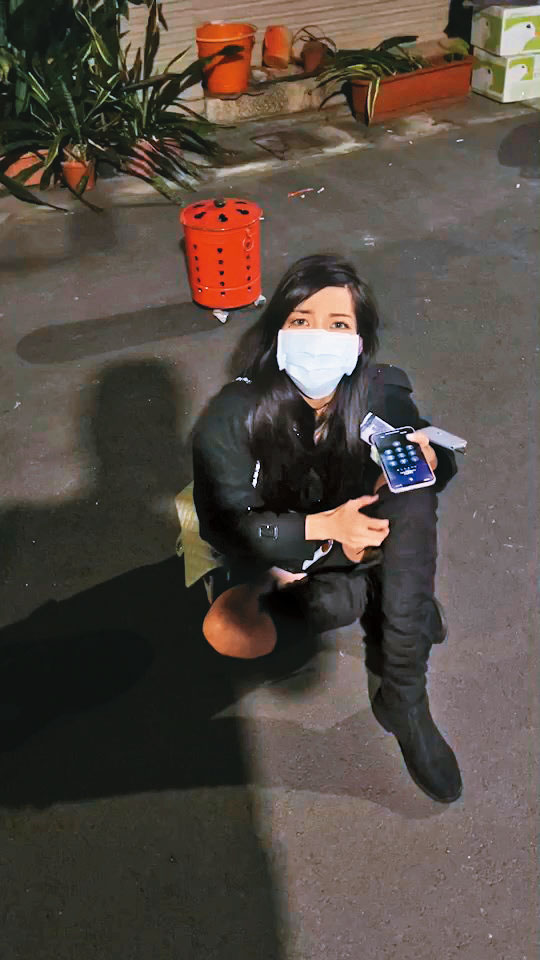 本月初,賈曈曈(圖)在住家附近與陳男發生爭執後,跌坐在地。(當事人提供)