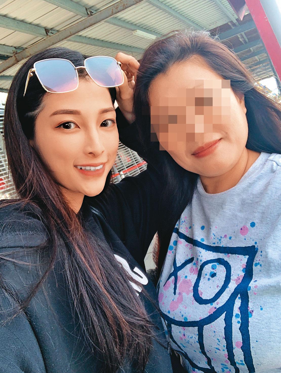 陳男指控，賈曈曈（左）與母親（右）2人一搭一唱，聯手詐騙。（翻攝曈曈tonetone臉書）