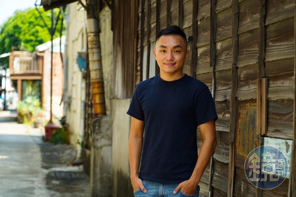 打狗文史再興會社理事陳坤毅對於哈瑪星每間老屋都如數家珍。