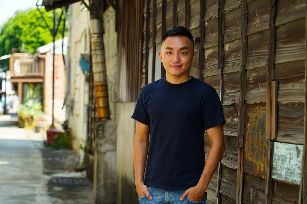打狗文史再興會社理事陳坤毅對於哈瑪星每間老屋都如數家珍。