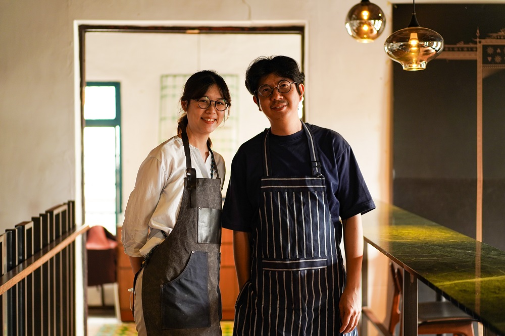 「Le Bon Marché 好市集」主廚黃穎(右)與太太天心(左)。