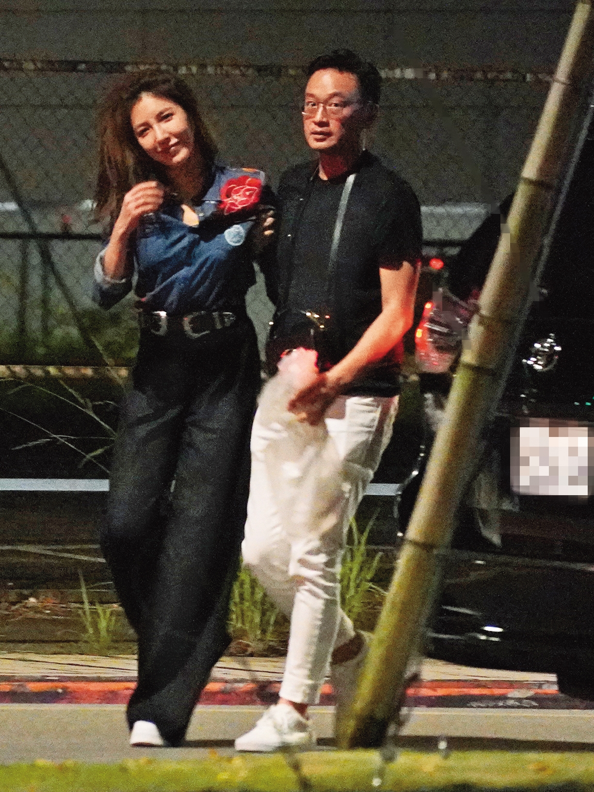 2年前楊謹華夫妻也上演過類似劇情，不過是楊謹華醉倒，老公Ben溫柔護妻回家。