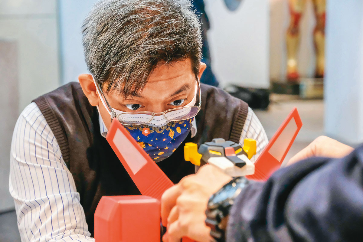 「哈比怪人之別館」裡有不少知名電影模型。（翻攝自無限+生活誌）