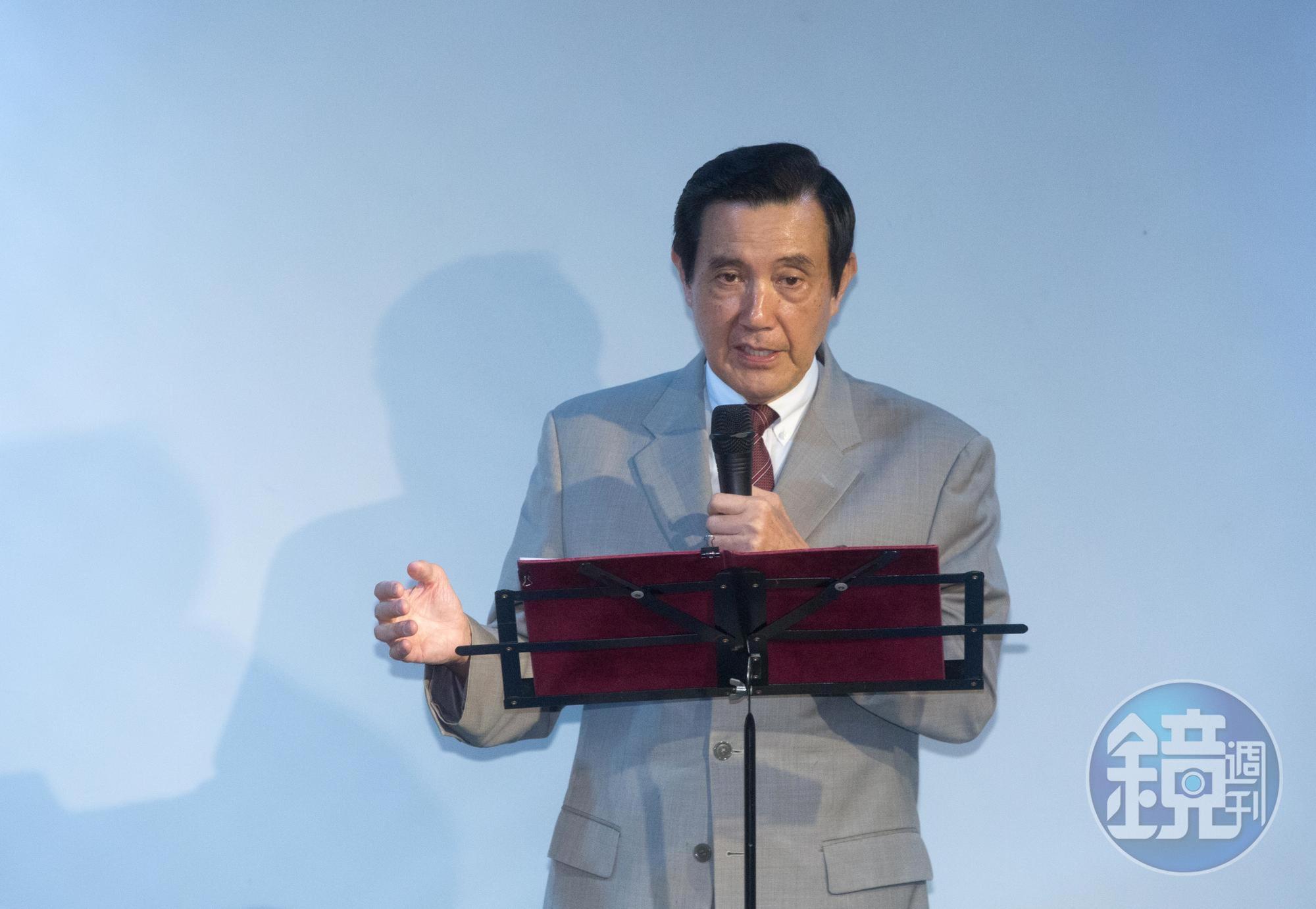 馬英九（圖）被問及侯友宜對公投的態度，並未正面回應，反倒推坑給朱立倫。（本刊資料照）