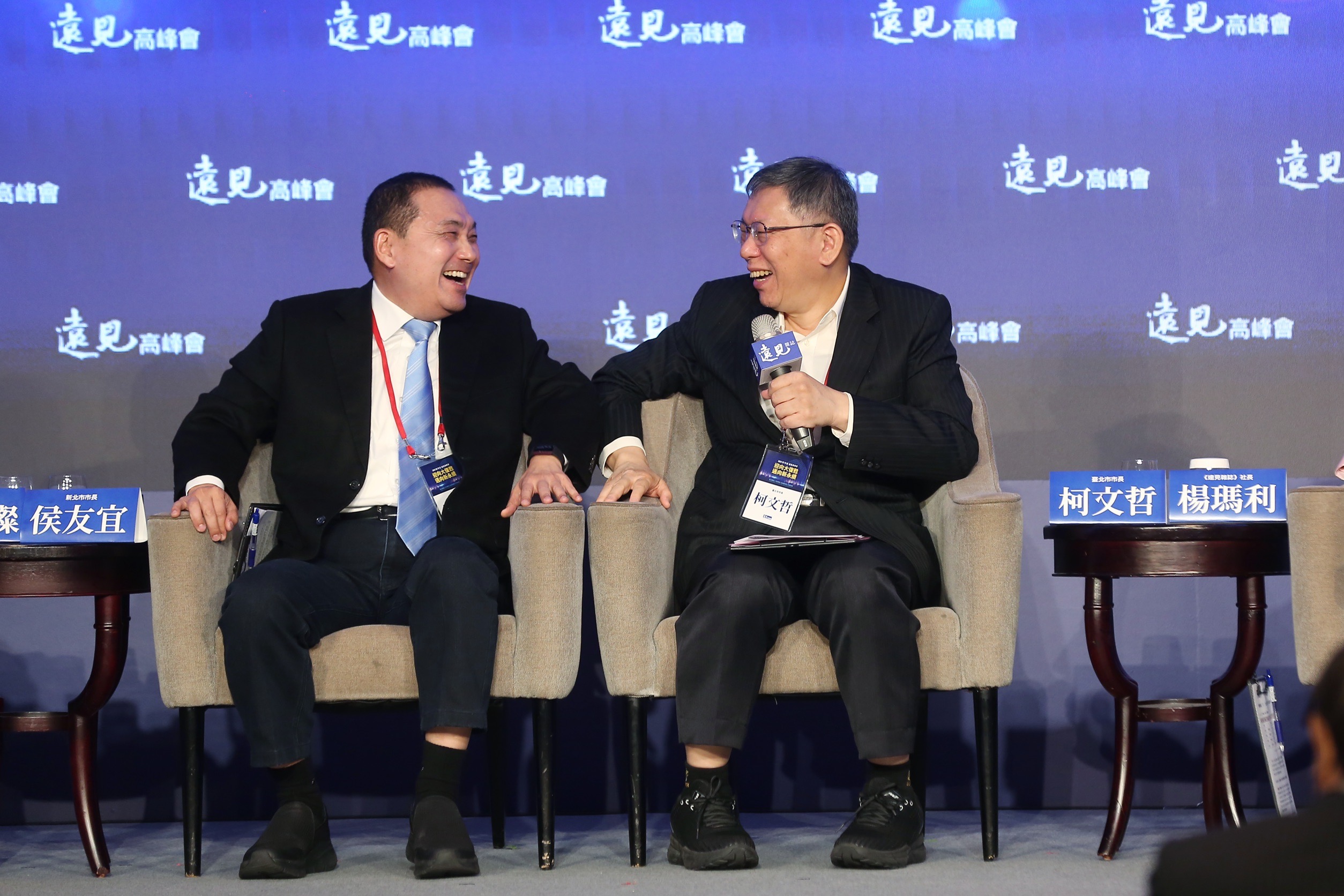 新北市長侯友宜（左）至今未對4大公投案明確表態，又合體民眾黨的柯文哲（右），引發國民黨內部炸鍋。（本刊資料照）