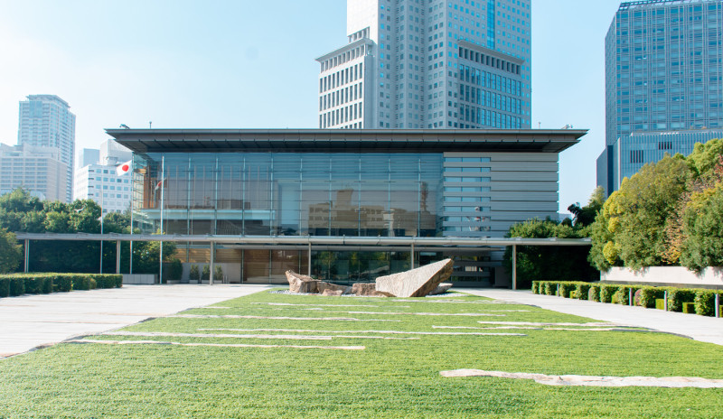 日本擬修法讓皇室家族成員變多，其中包括讓女性在婚後仍保有皇室身分；圖為日本首相官邸。（翻攝自日本首相官邸官網）