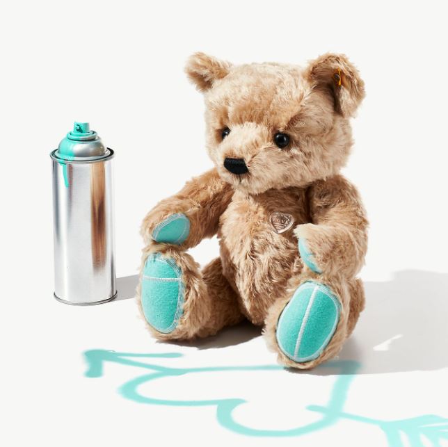 Return To Tiffany Love經典泰迪熊是這次佳節主題貼圖的靈感來源。（TIFFANY & CO.提供）