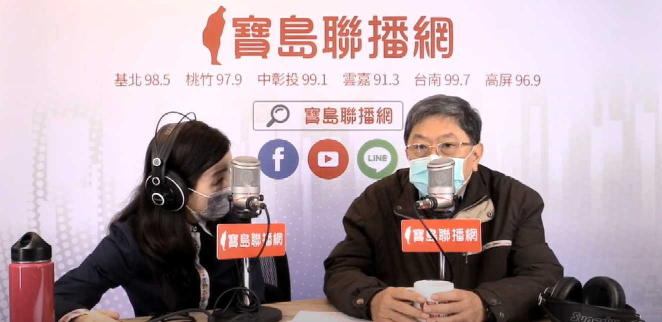 李秉穎上廣播節目時爆料，以前自己也曾被李伯璋牽過手，讓主持人周玉蔻感到相當驚訝。（翻攝自 寶島聯播網YouTube頻道）