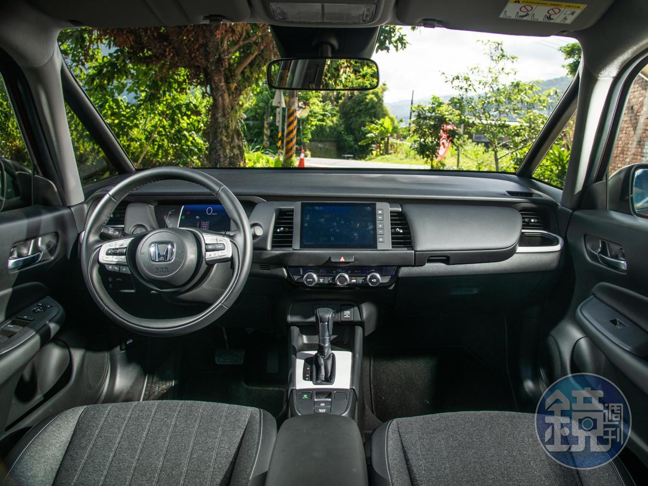 車內裝佈局換上了新世代的鋪陳,算是進化相當有感。
