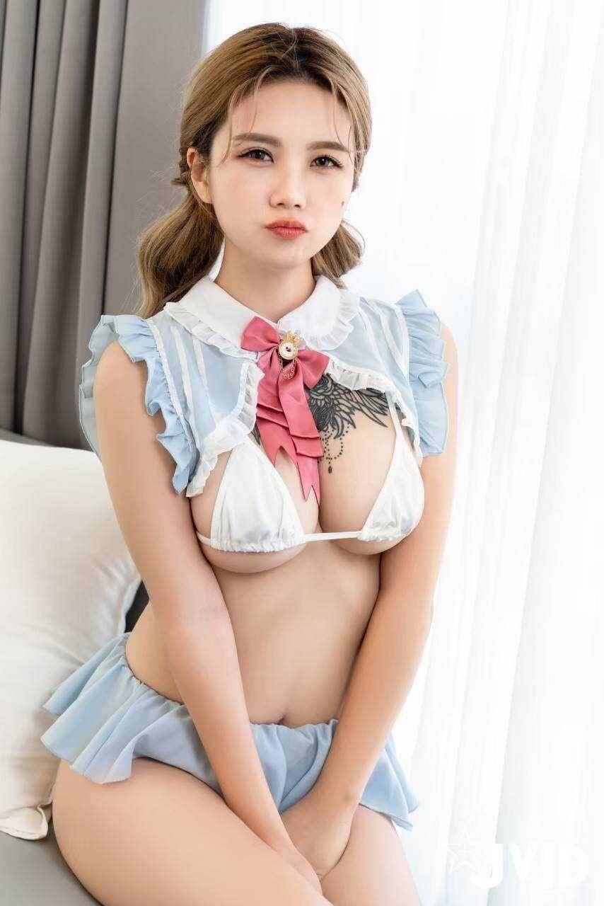 鄧佳華首部AV作品對手女優為正妹孟若羽，三圍32F、26、36。（翻攝自戲引子臉書）
