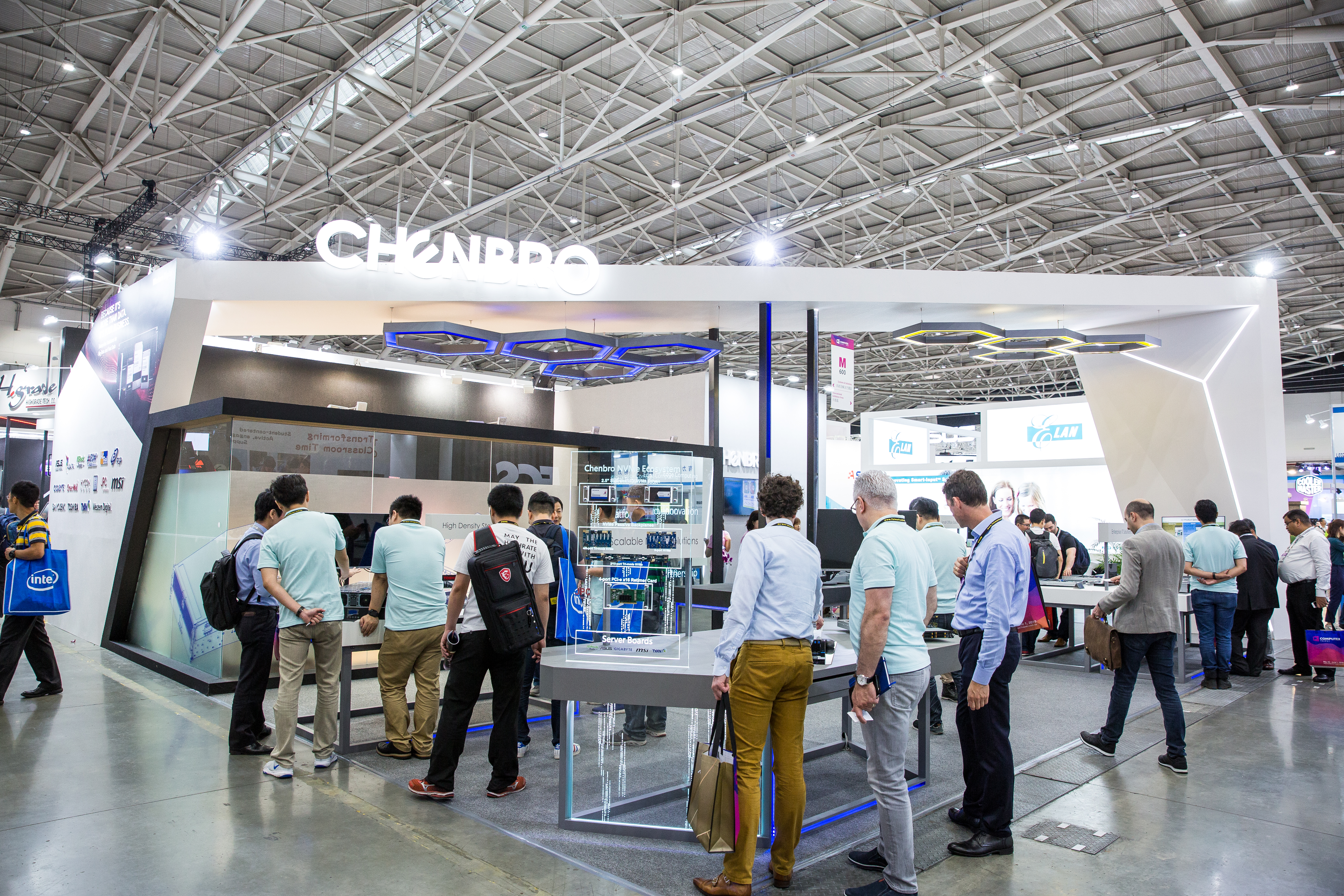 全球最大伺服器機殼廠勤誠興業預計在2022年，也將推出推出液冷散熱的全新產品線。圖為勤誠參與資訊展資料照。