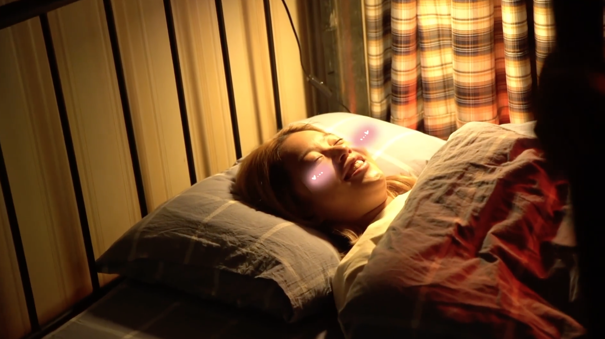 大陸女星王菊主演《愛很美味》，一場床戲花絮引起網友熱烈討論。（截圖自影片）