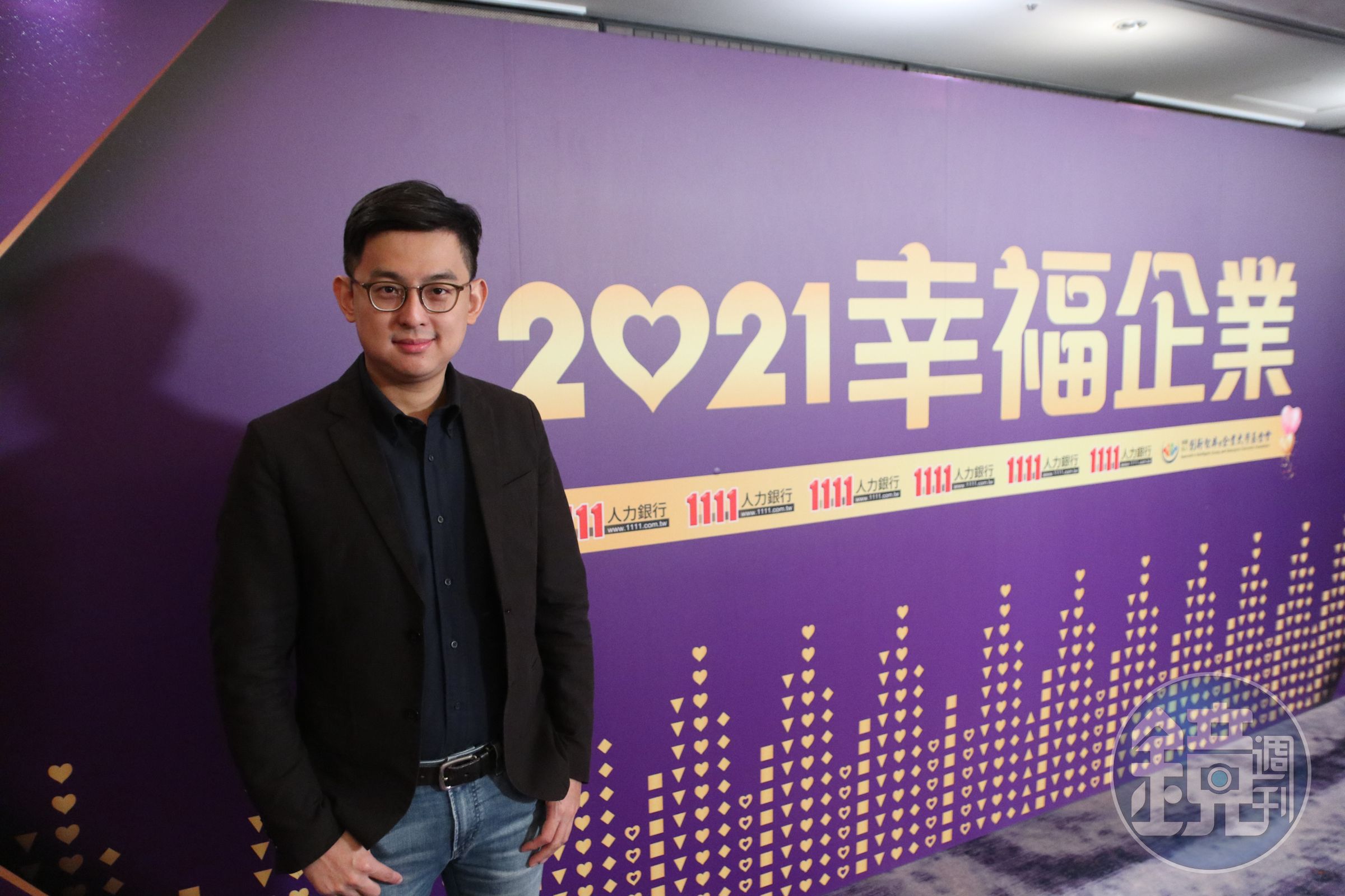 現任財團法人台灣智庫民調中心主任卓冠廷表示，非常贊同1111人力銀行舉辦此活動。