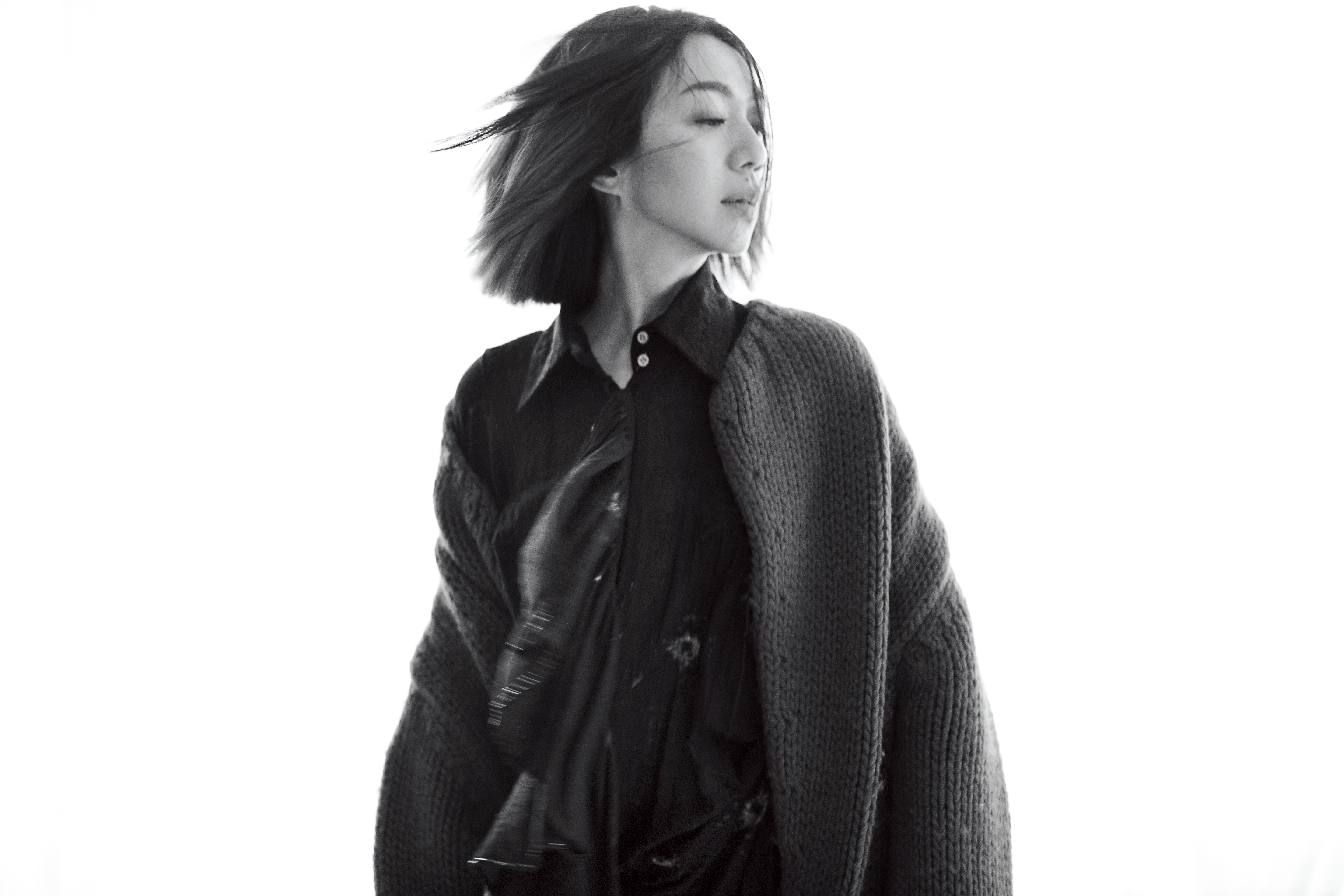 無法與人打成一片的個性，  竟然也曾經困擾萬芳，  不過自從更了解自己之後，  現在這對她已完全不是問題了。