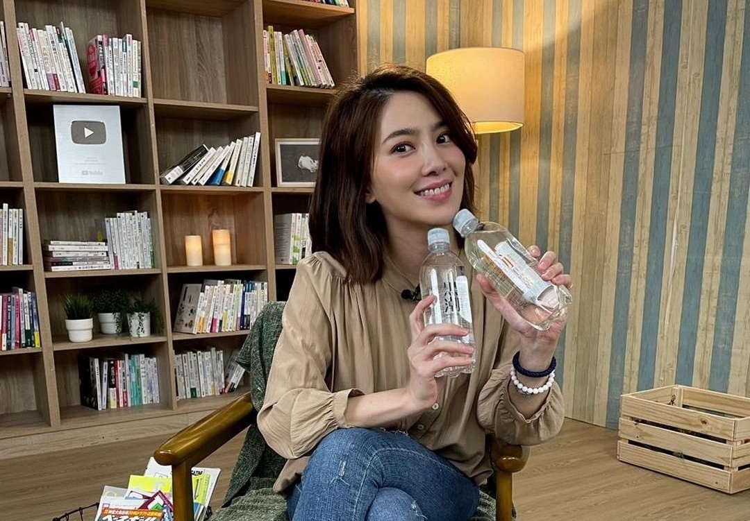 許藍方和王少偉爆出接送情，她今天仍照常工作po文。（翻攝自許藍方IG）