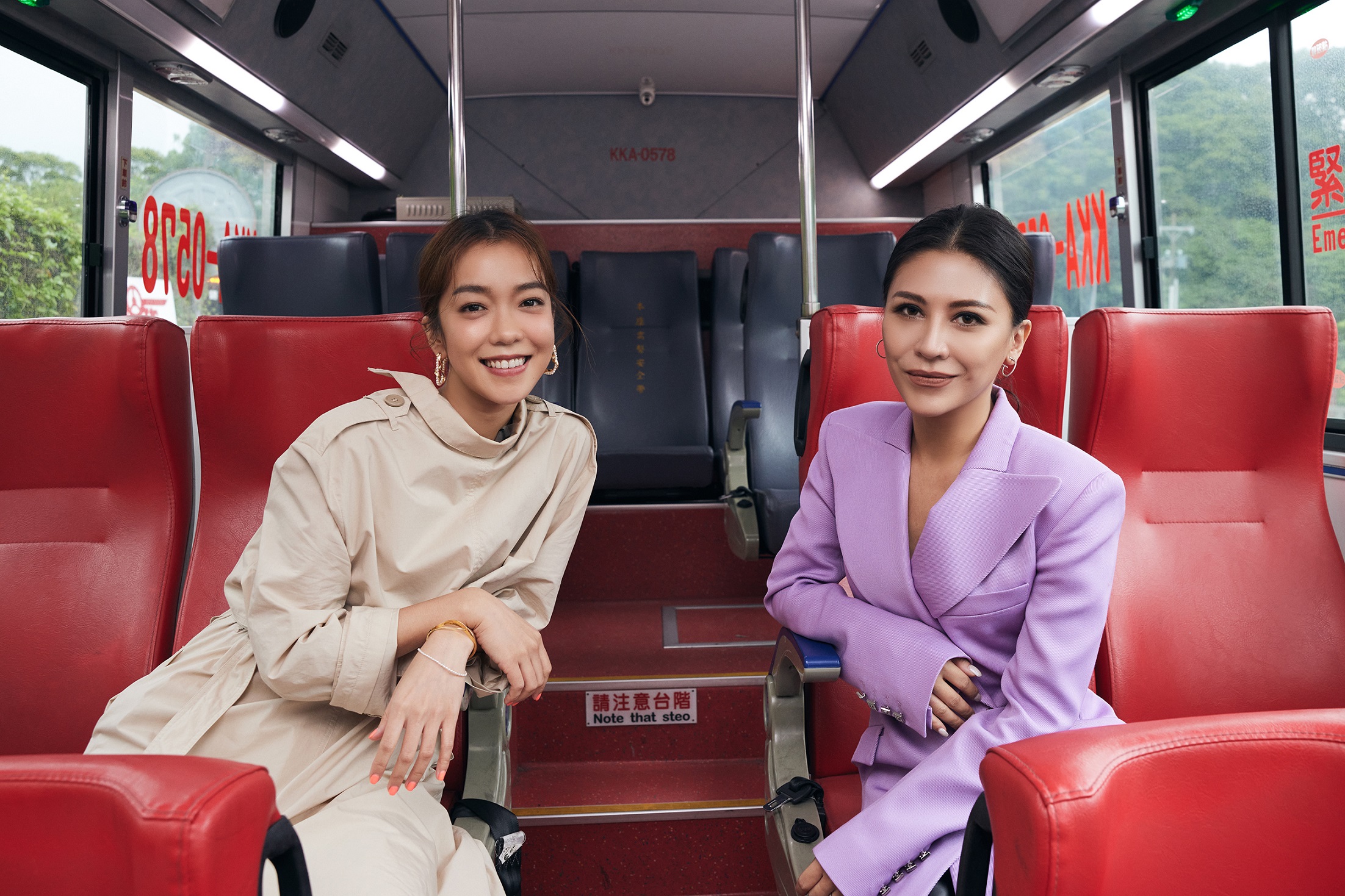 大霈跟艾怡良湊在一起，場子就熱了，歡笑滿滿。（環球音樂提供）