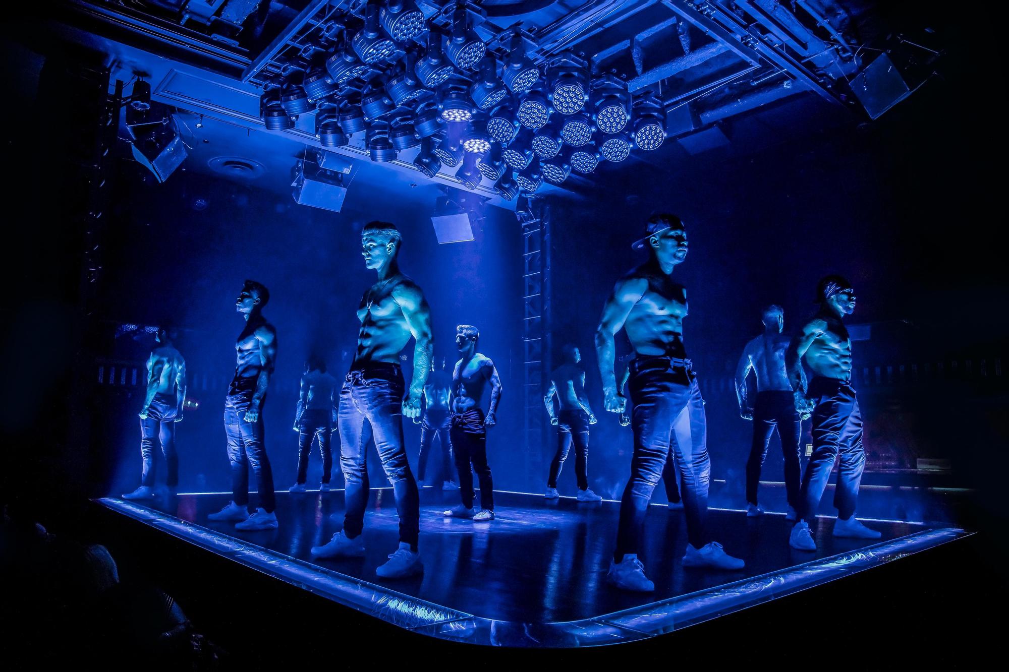 從《舞棍俱樂部》衍生出來的賭城秀《Magic Mike Live》,本身強調男性肉體的力與美。(Base Entertainment提供)