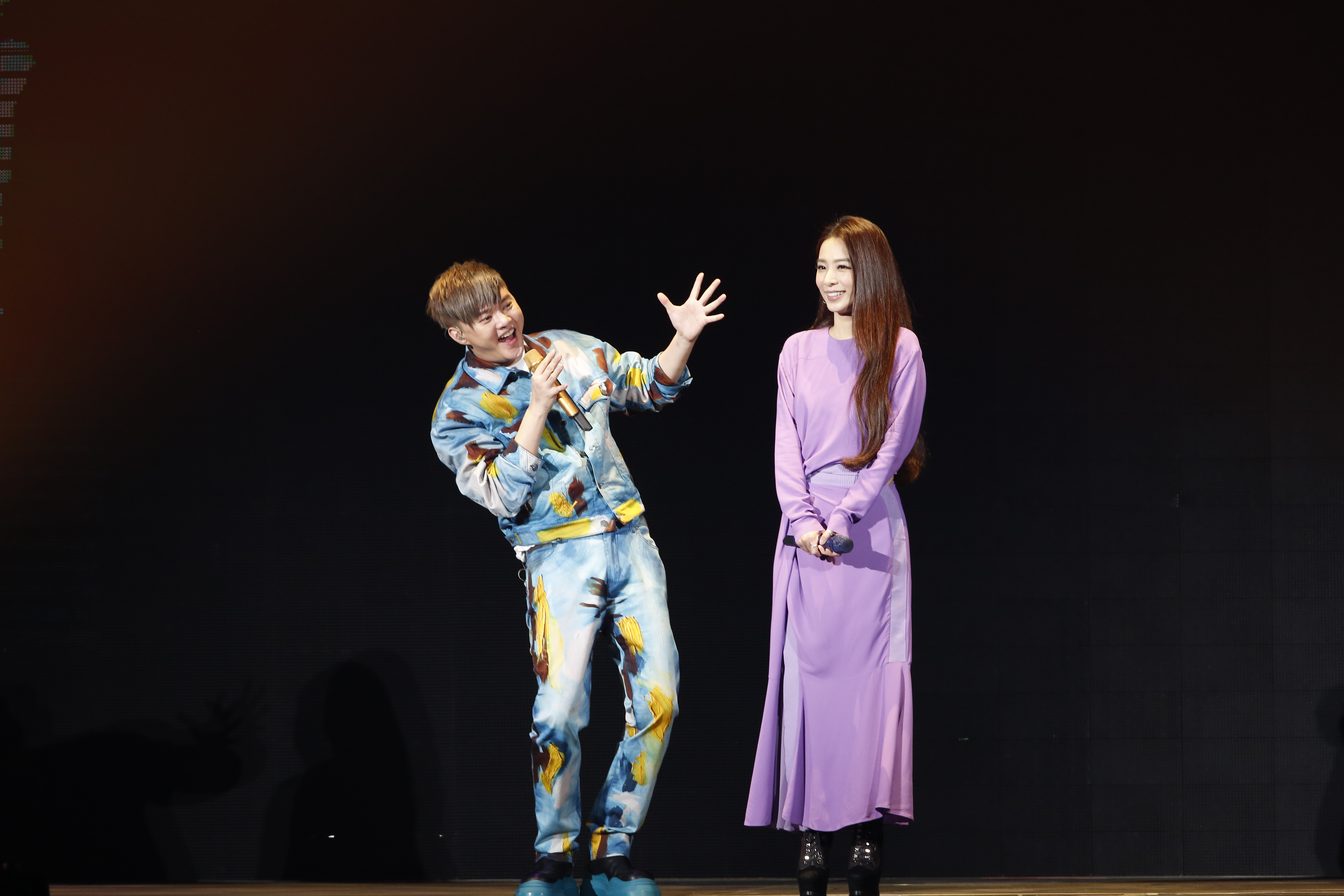 許富凱演唱會上,特別邀請金曲歌后Hebe一起演唱。