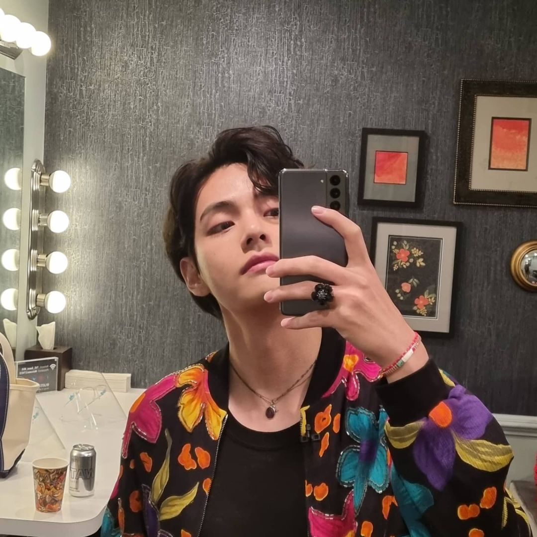 BTS防彈少年團V是成東鎰女兒成彬的粉絲。（翻攝V IG）