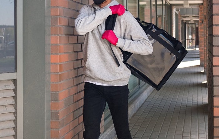 中國一名女大生留錯電話，不僅不道歉還羞辱外送員。（示意圖，pexels）